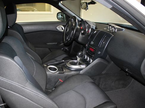 Used 2015 Nissan 370Z Coupe w/ Aerodynamics Package RWD image 23