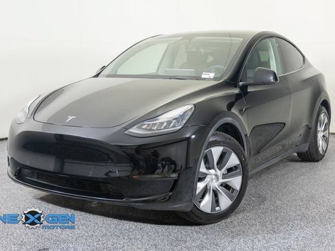 Used 2022 Tesla Model Y Long Range AWD/4WD image 3