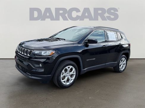 Used 2024 Jeep Compass Latitude AWD/4WD image 3