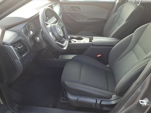 Used 2023 Nissan Rogue S image 13