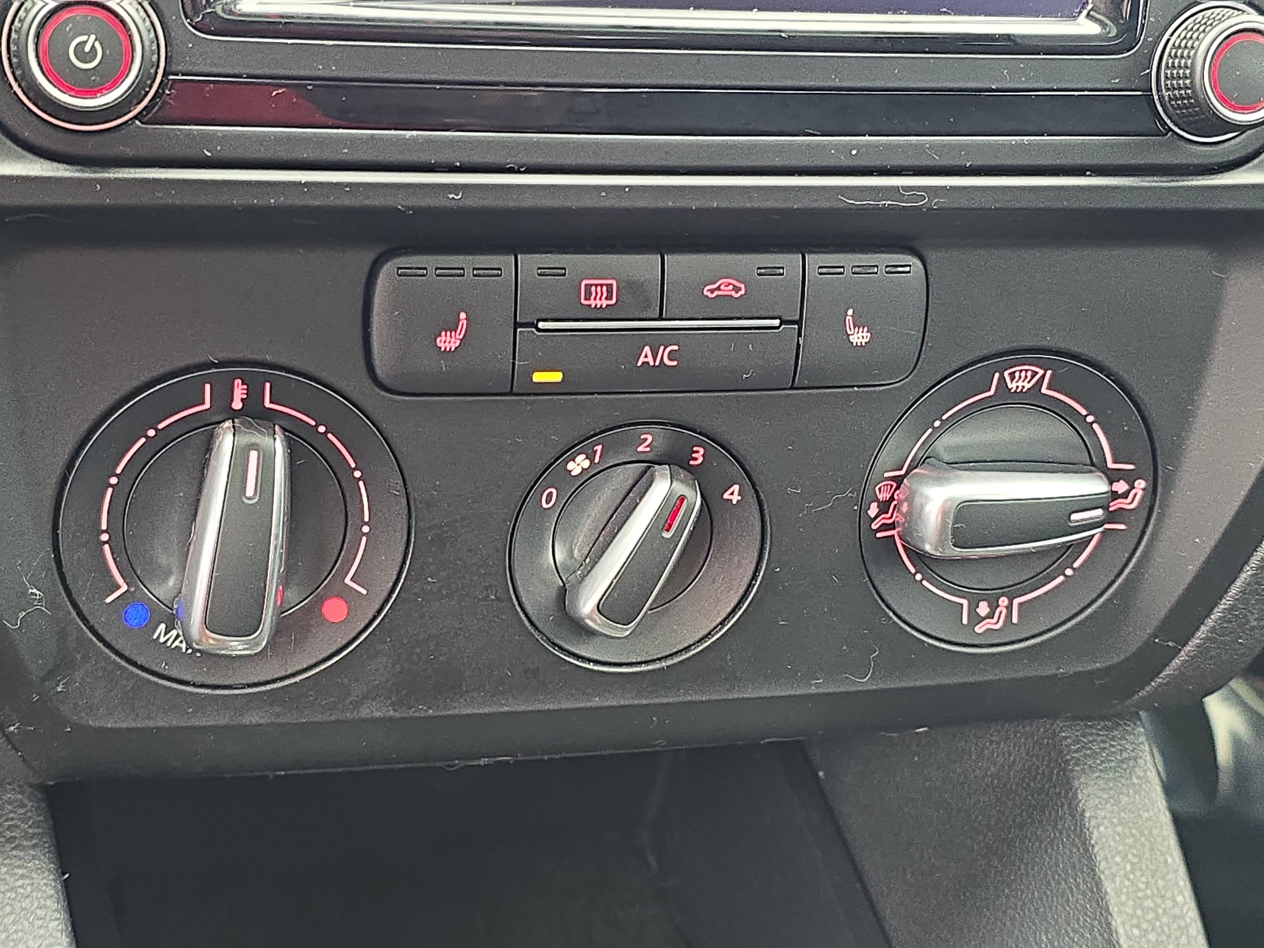 Used 2017 Volkswagen Jetta SE FWD image 23