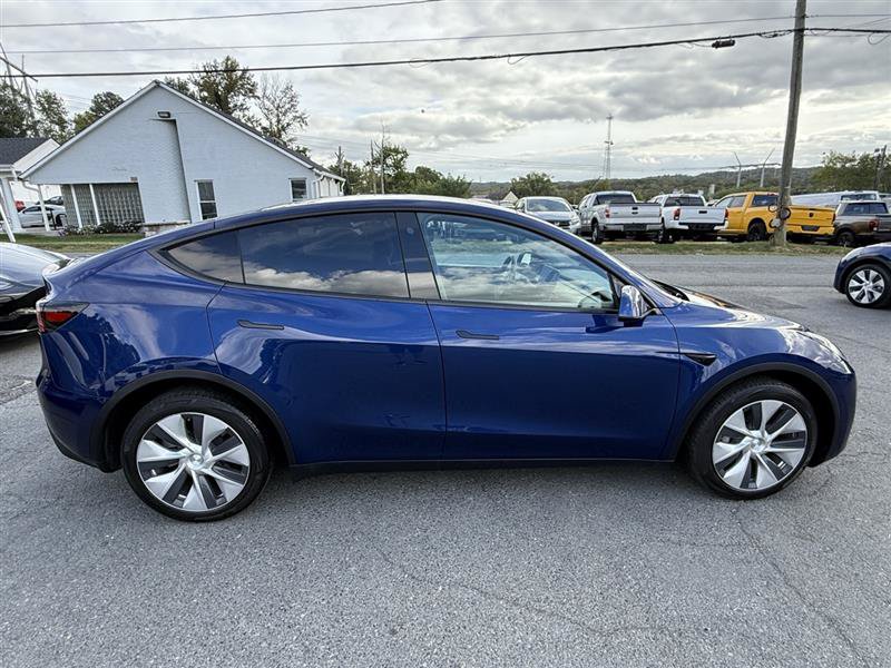 Used 2023 Tesla Model Y AWD image 7