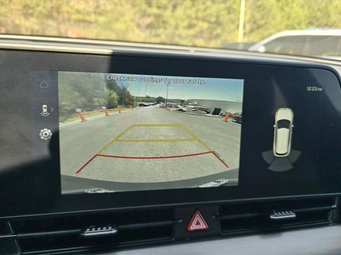 Used 2025 Kia Sportage EX image 19