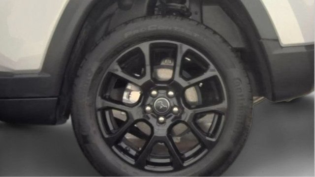 Used 2026 Jeep Compass Latitude AWD/4WD image 7