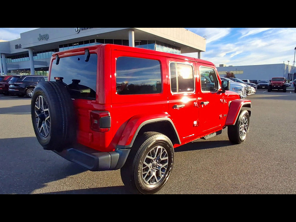 Used 2026 Jeep Wrangler Unlimited Sahara AWD/4WD image 8