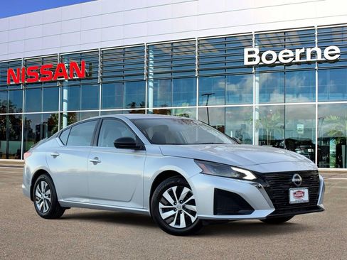 Used 2025 Nissan Altima 2.5 S image 1