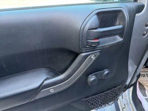 Used 2017 Jeep Wrangler Unlimited Sport w/ Connectivity Group AWD/4WD image 20