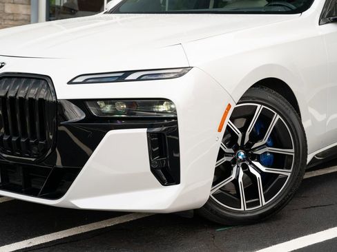 Used 2023 BMW 760i xDrive AWD/4WD image 3