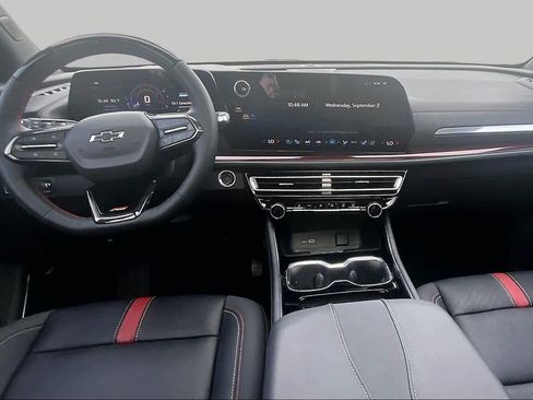 Used 2025 Chevrolet Traverse RS w/ LPO, Floor Liner Package FWD image 14