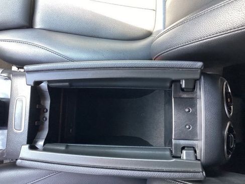 Used 2021 Mercedes-Benz GLB 250 4MATIC image 32