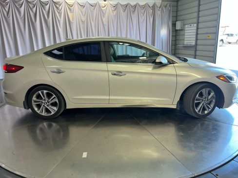 Used 2017 Hyundai Elantra Limited w/ Limited Ultimate Package 05 FWD image 4