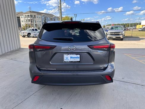 Used 2024 Toyota Highlander LE image 7