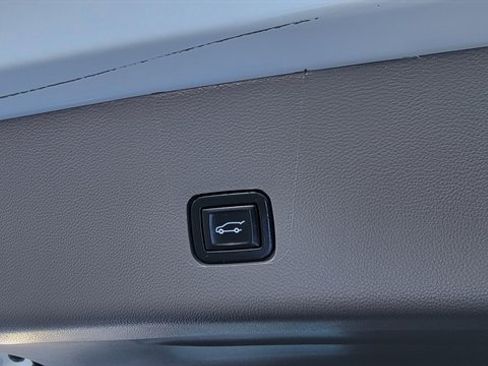 Used 2021 Chevrolet Traverse LT w/ LPO, Blackout Package image 51