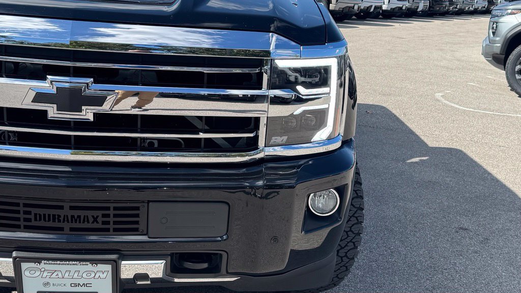 Used 2018 Chevrolet Silverado 2500 High Country w/ Duramax Plus Package AWD/4WD image 12