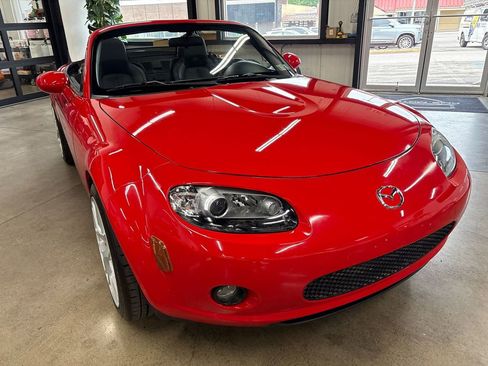 Used 2006 MAZDA MX-5 Miata Grand Touring RWD image 23