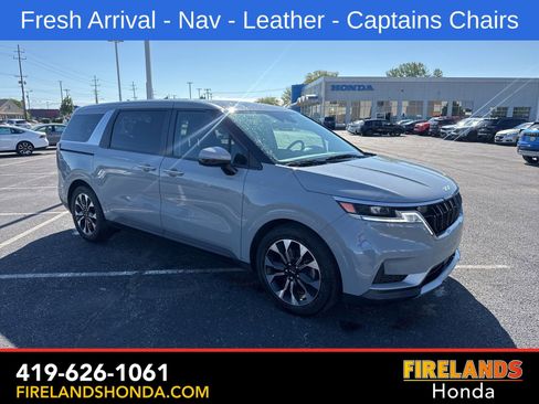 Used 2024 Kia Carnival EX FWD image 6
