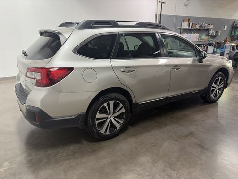 Used 2019 Subaru Outback 2.5i Limited w/ Popular Package #2 AWD/4WD image 3