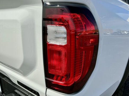 Used 2025 GMC Canyon Elevation w/ Convenience Package image 16
