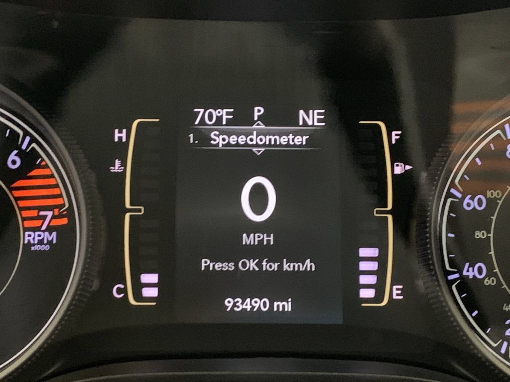 Used 2019 Jeep Cherokee Latitude Plus AWD/4WD image 29