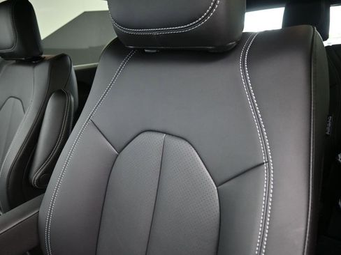 New 2027 Chrysler Pacifica Select FWD image 14