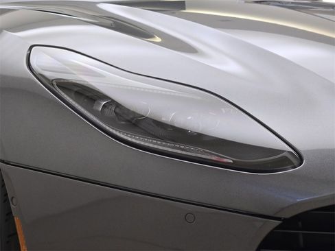 Used 2020 Aston Martin DB11 Coupe image 4