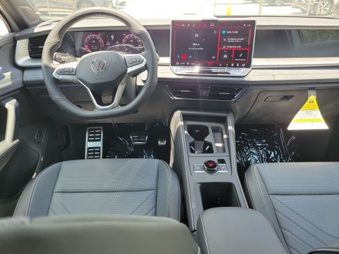 New 2026 Volkswagen Tiguan SE R-Line FWD image 13