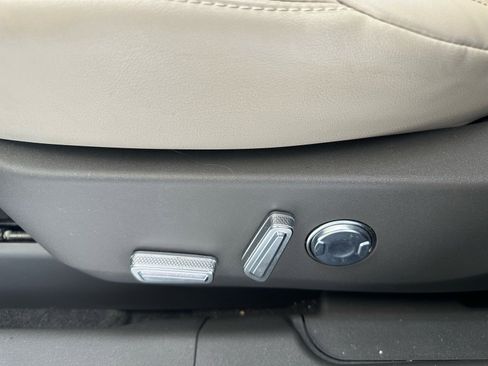 Used 2024 Lincoln Nautilus Reserve w/ Equipment Group 202A AWD/4WD image 32