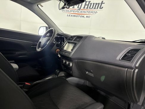 Used 2025 Mitsubishi Outlander Sport ES AWD/4WD image 29