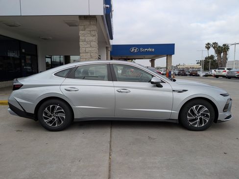 New 2026 Hyundai Sonata Blue FWD image 5