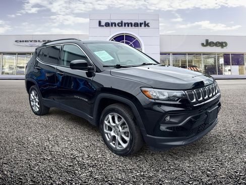 Used 2022 Jeep Compass Latitude image 1