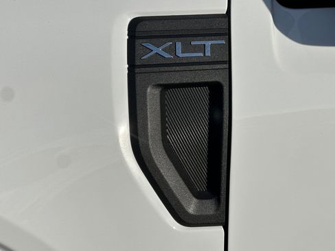 New 2025 Ford Maverick XLT image 23