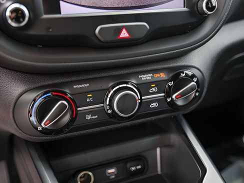 Used 2023 Kia Soul LX w/ LX Technology Package FWD image 21