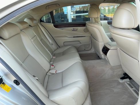 Used 2013 Lexus LS 460 L w/ All-Weather Pkg RWD image 24