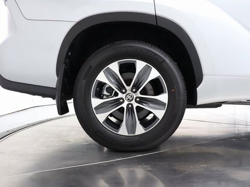 Used 2024 Toyota Highlander XLE image 44