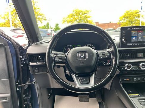Used 2025 Honda CR-V Sport Touring image 13