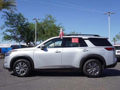 Certified 2025 Nissan Pathfinder SV FWD image 2
