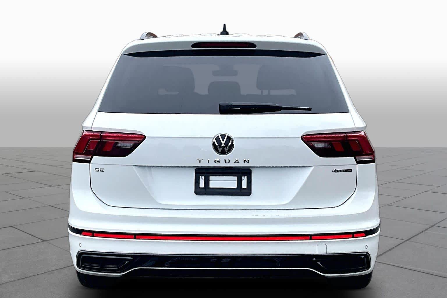 Used 2024 Volkswagen Tiguan SE R-Line AWD/4WD image 5