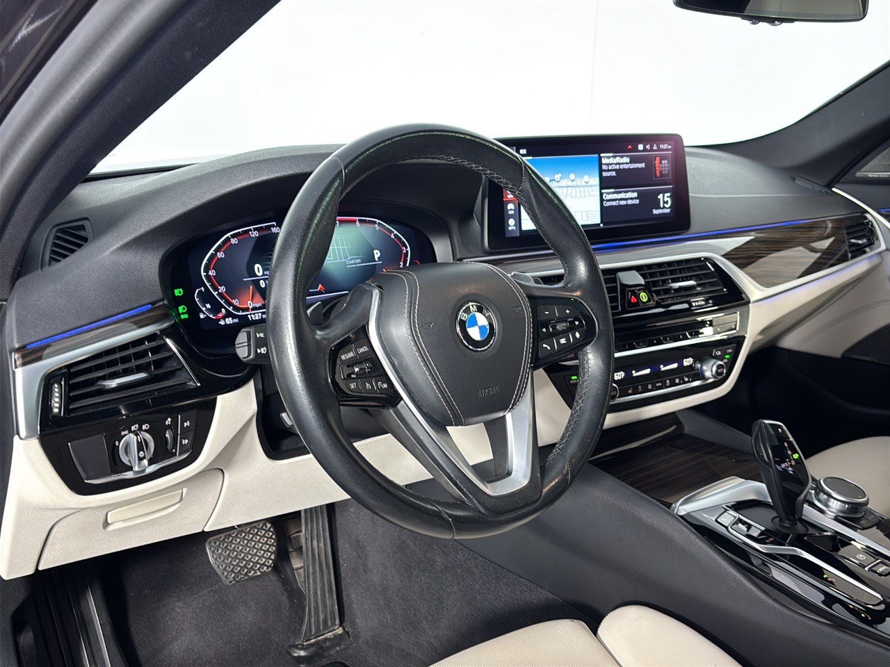Used 2023 BMW 530i w/ Premium Package RWD image 4