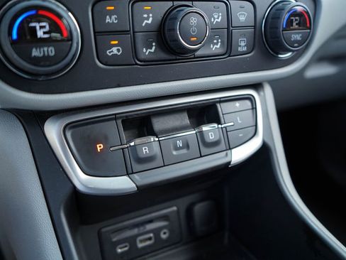 Used 2024 GMC Terrain SLT image 35