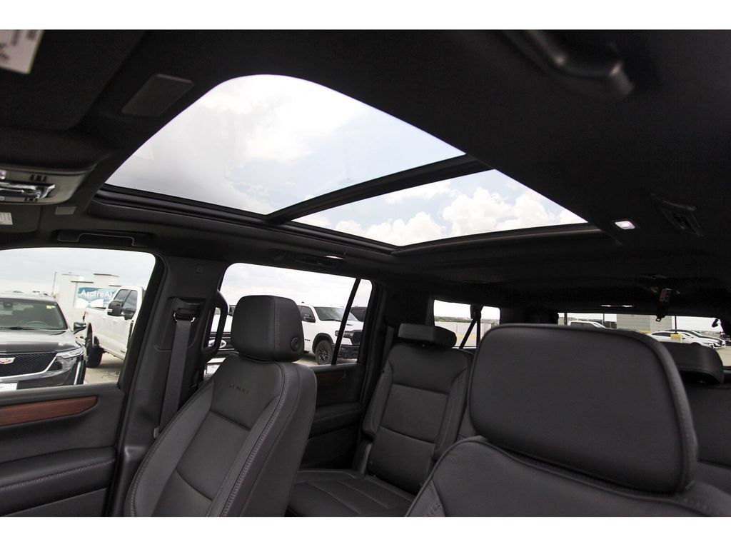 Used 2026 GMC Yukon XL Denali w/ Sun & Power Step Package AWD/4WD image 29