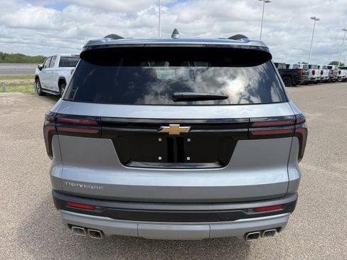 Used 2026 Chevrolet Traverse LT FWD image 8