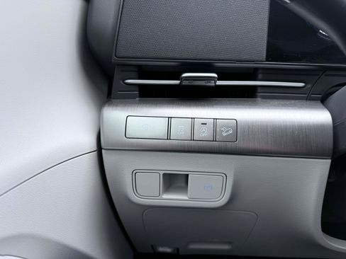 Used 2025 Hyundai Kona SE FWD image 17