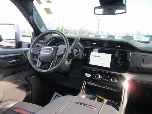 Certified 2025 GMC Sierra 2500 AT4 image 27