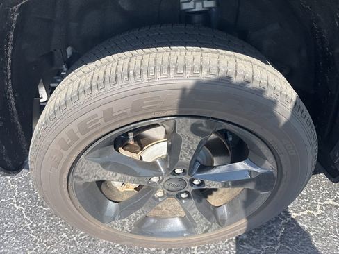 Used 2025 Jeep Grand Cherokee L Altitude RWD image 9