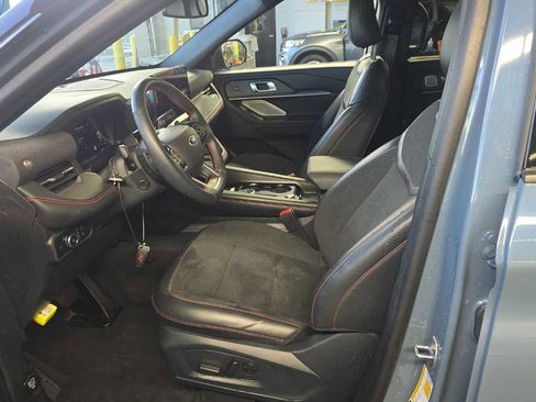 Used 2025 Ford Explorer ST AWD/4WD image 4