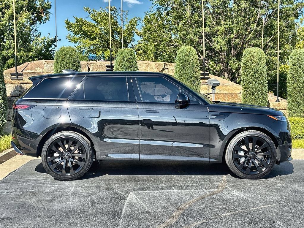 New 2027 Land Rover Range Rover Sport Dynamic SE AWD/4WD image 6