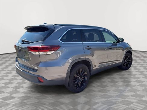 Used 2019 Toyota Highlander SE AWD/4WD image 16