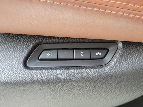 Used 2016 Cadillac Escalade Luxury AWD/4WD image 25