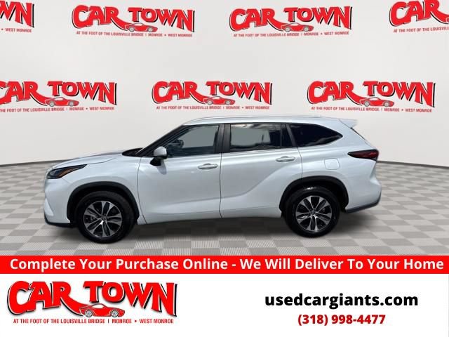 Used 2023 Toyota Highlander XLE FWD image 1