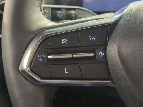 Used 2025 Chevrolet Equinox LT FWD image 24